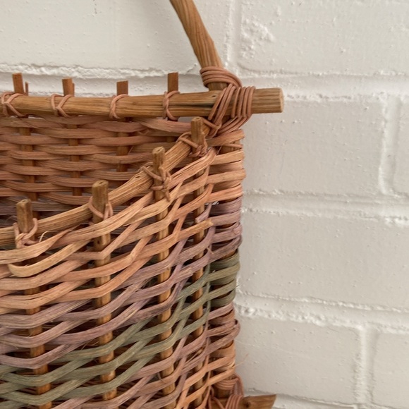 Muted-multicolored hanging wicker storage basket - Picture 4 of 8